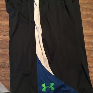Under armour shorts ( youth L)